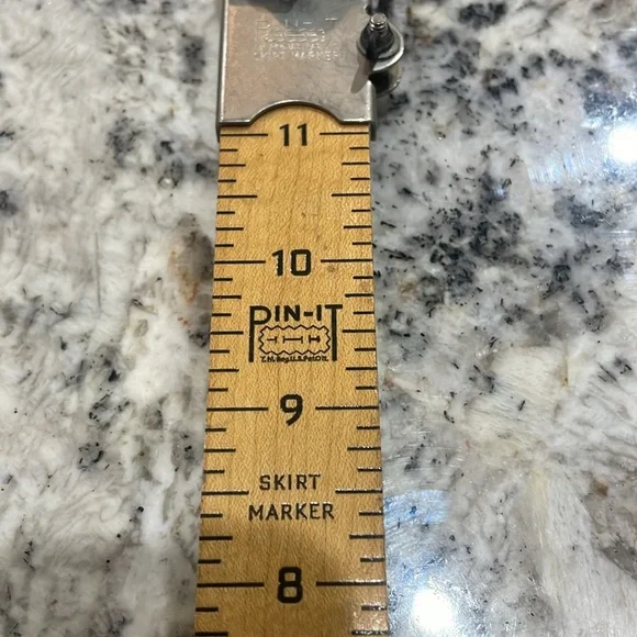 Vintage Pin- It Skirt Marker - Picture 4 of 4